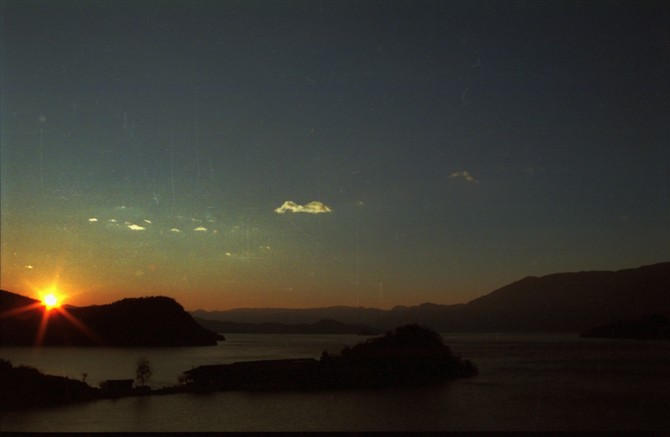 日出否？日落乎？