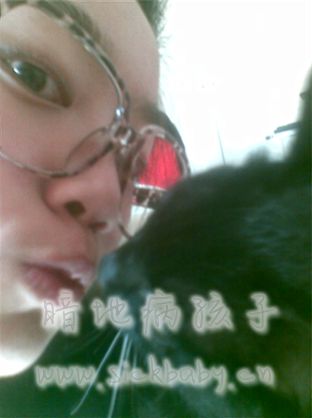 亲一个 ，哈哈 。