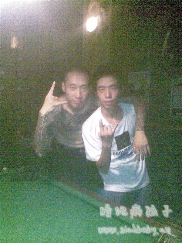 和扭机主唱梁良