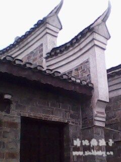 翘街的屋檐，，，可惜是后来修复的