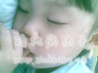 肥肥妹，肯定是梦见什么好吃的了。